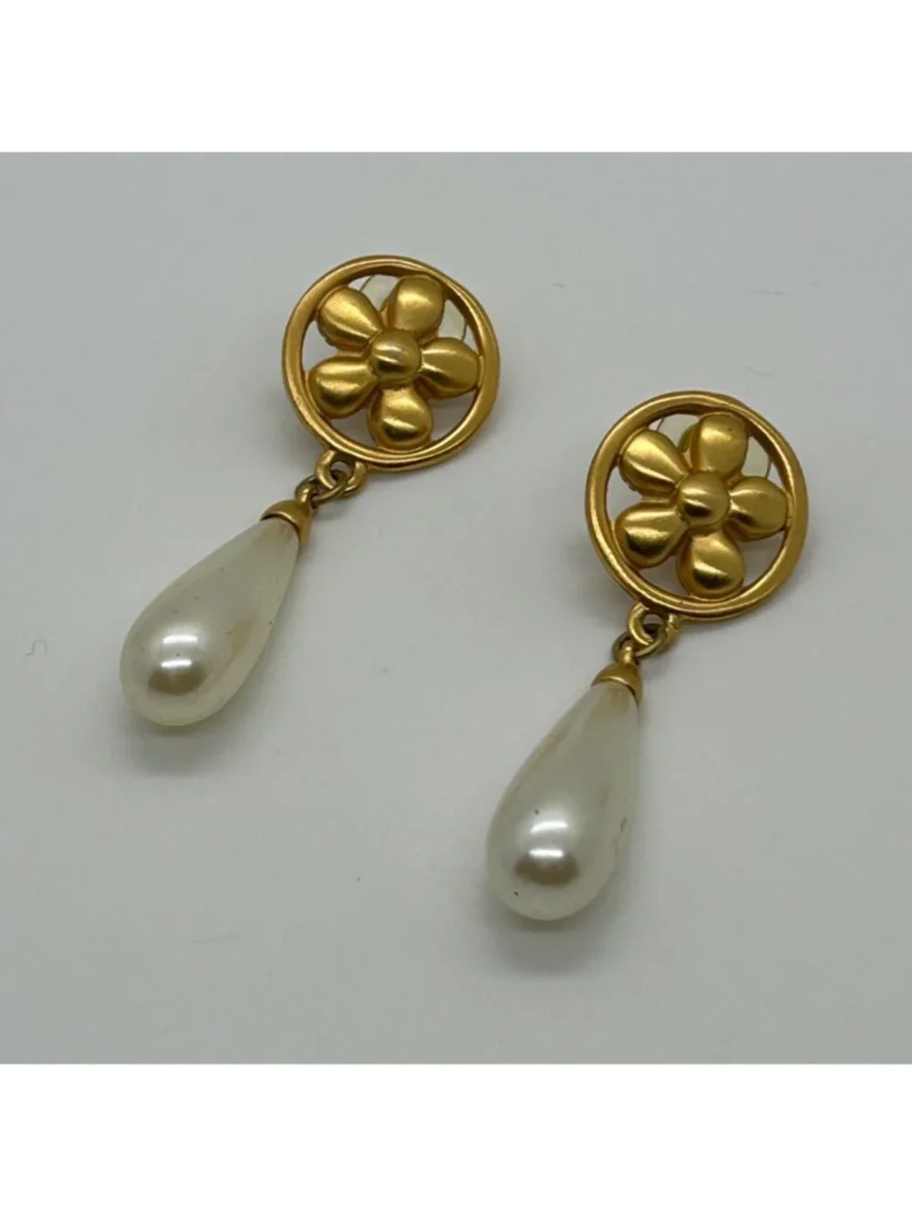Vintage Anne Klein Gold Tone Flower Round Stud Earrings White Faux Pearl Drops